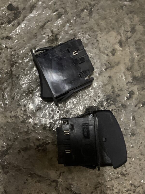 Shacman  Inter-wheel diff lock switch(SM) 81.25505.6267