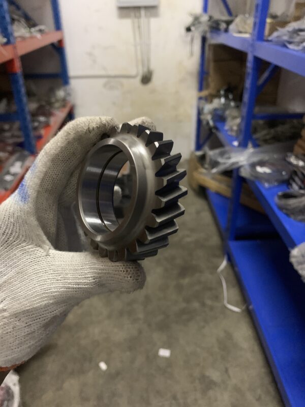 WD615 Oil pump middle gear(70364 23 teeth) 1614070061