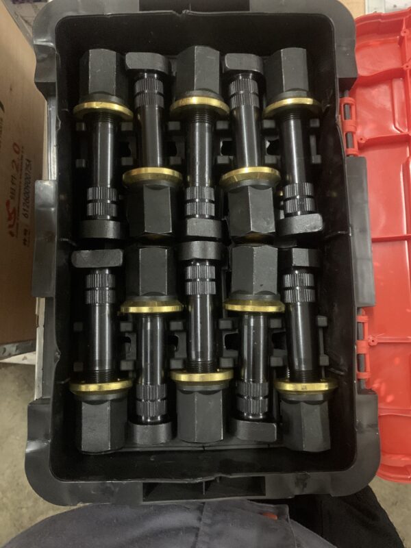 AC Rear wheel bolt 135 with knurling - Image 2