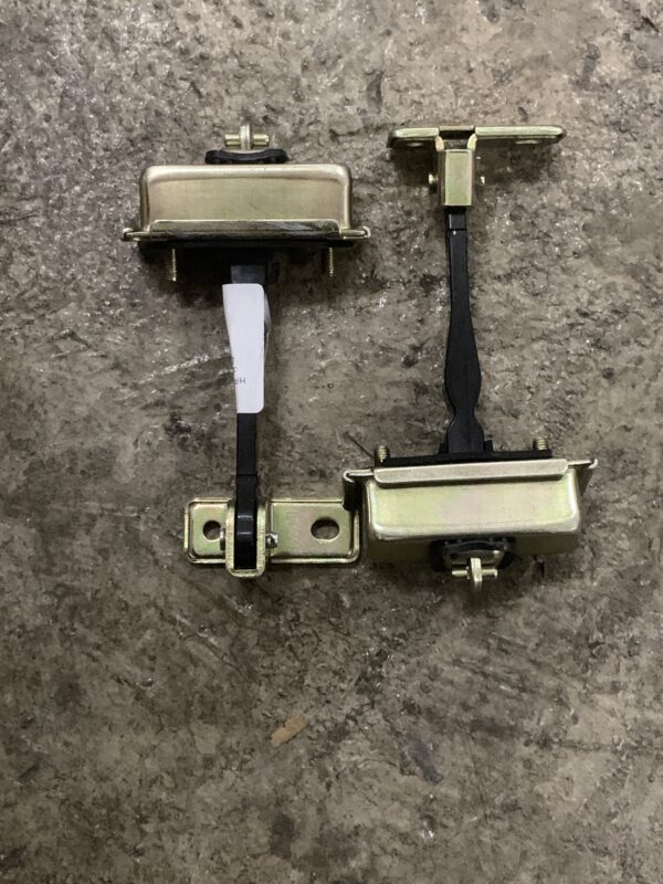 Shacman (BH-HP22406120172)Right door stopper(SM) DZ15221330080