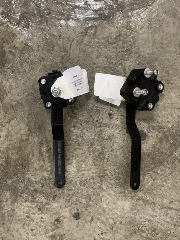 Shacman New back left height valve(SM) DZ15221440036