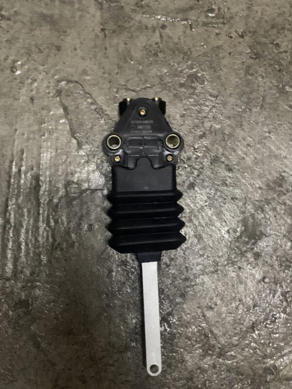 Shacman Height control valve(SM) DZ13241440070