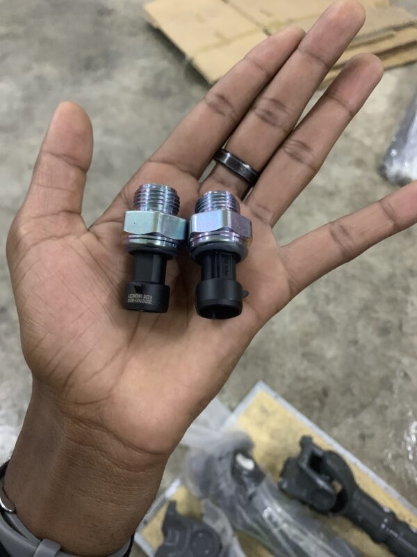 WD615 oil pressure sensor 202V27421-0313 - Image 2