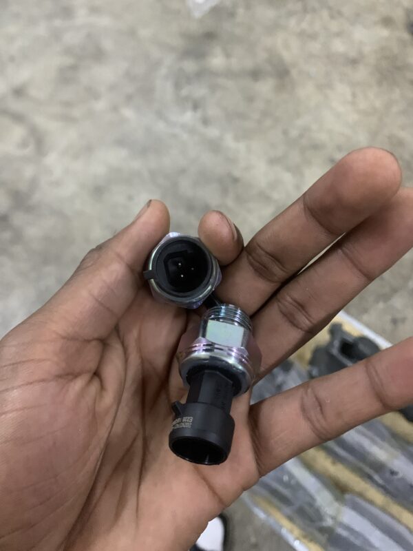 WD615 oil pressure sensor 202V27421-0313
