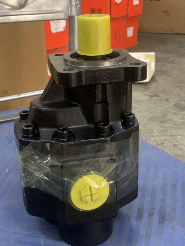 Hydraulic lift machine pump