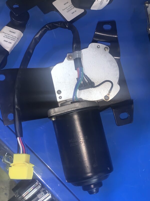 HOWO Wiper motor and bracket